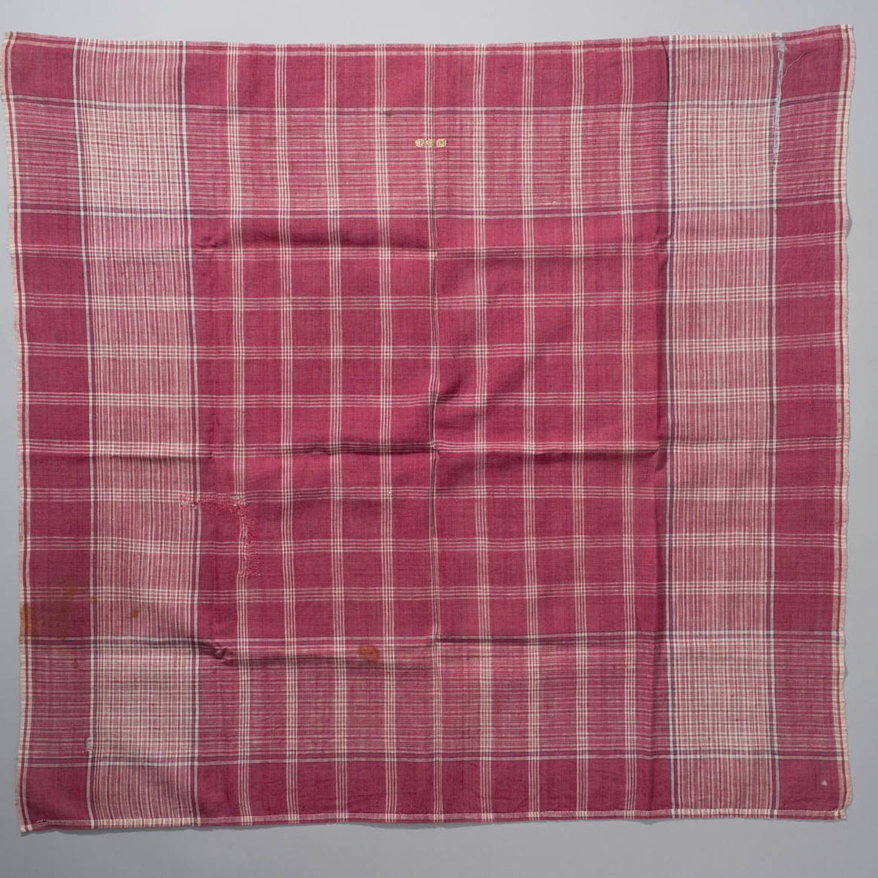 Checked cotton handkerchief, possibly of the Masulipatnam variety Unknown weaver South India, 18th century Nederlands Openluchtmuseum, HM.2808